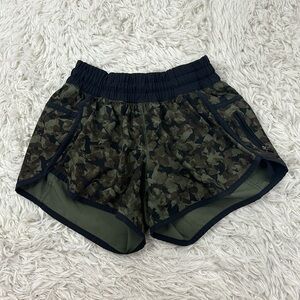 Lululemon Tracker Short III *4-way Stretch Mystic Jungle Fatigue Green Black